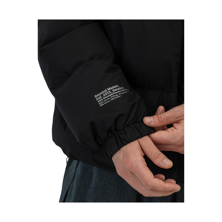 BEYOND MEDALS - PUFFER JACKET - BLACK - 25/26