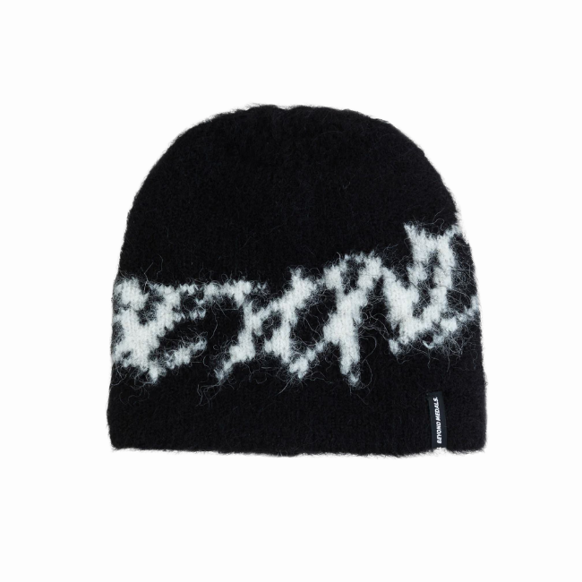 BEYOND MEDALS - FLUFFY BEANIE - BLACK -